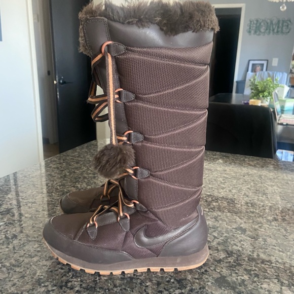 Nike Tall sneaker boots Brown and tan lace up size 9.5 - Picture 3 of 11